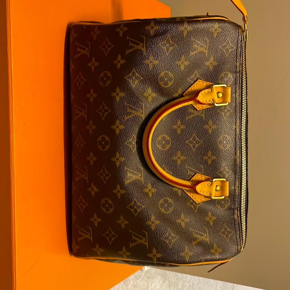 Louis Vuitton speedy 30.  Flawless condition. No stains,scuffs, glazing.